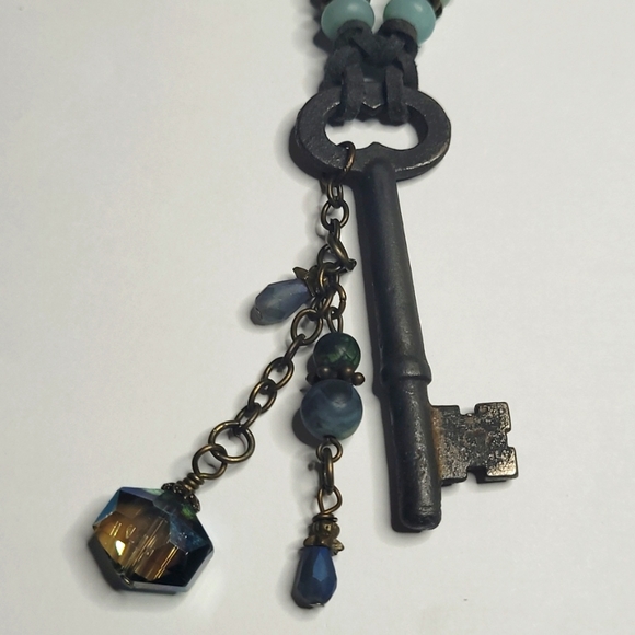 🗝HAND-CRAFTED NECKLACE - Picture 3 of 6